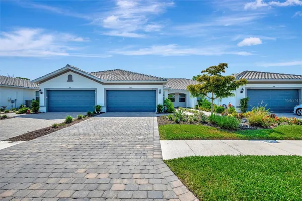 Property Slideshow image 3 of 59 | 25069 pearl lake cir, Englewood, FL, 34223