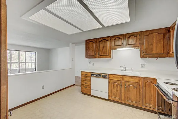 Property Slideshow image 3 of 45 | 2868 s heather gardens way 210, Aurora, CO, 80014