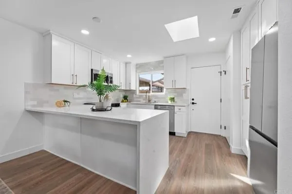 Property Slideshow image 3 of 29 | 1014 plover way, Oceanside, CA, 92057