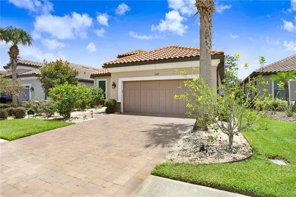 Property Slideshow image 3 of 39 | 8605 grand alberato rd, Tampa, FL, 33647