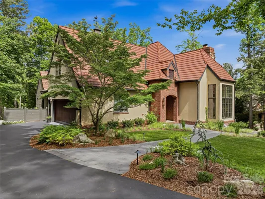 Property Slideshow image 2 of 48 | 907 kells blue ct, Biltmore Lake, NC, 28715