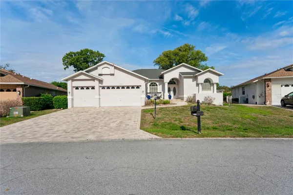 Property Slideshow image 2 of 94 | 2047 overbrook ln, Spring Hill, FL, 34606