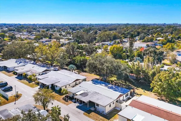 Property Slideshow image 2 of 43 | 6238 green view cir 69, Sarasota, FL, 34231