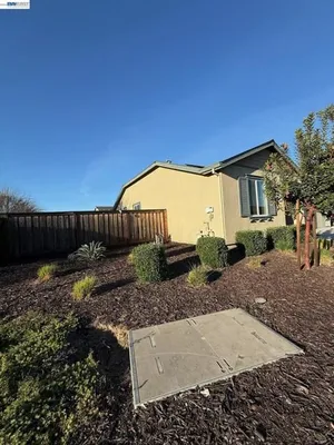 Property Slideshow image 2 of 40 | 619 heathridge st, Manteca, CA, 95336
