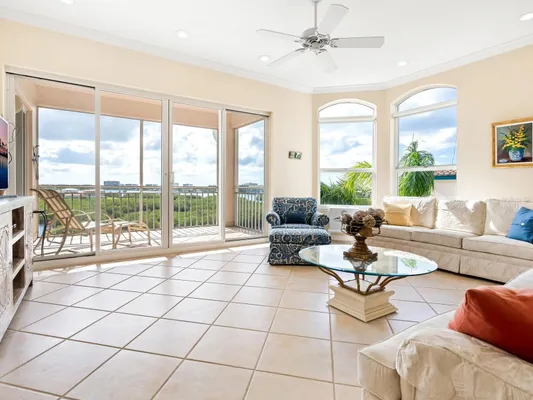 Property Slideshow image 3 of 38 | 5440 eagles point cir 405, Sarasota, FL, 34231