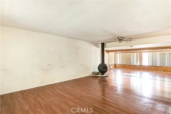 Property Slideshow image 3 of 13 | 28410 e worcester rd, Sun City, CA, 92586