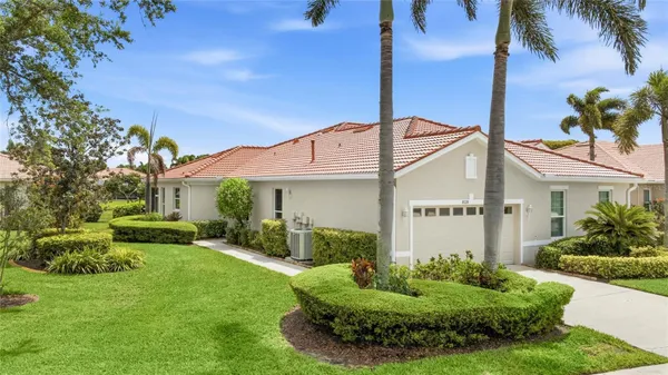 Property Slideshow image 2 of 47 | 8120 victoria falls cir, Sarasota, FL, 34243