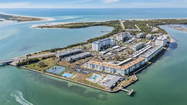 Property Slideshow image 2 of 60 | 9 forbes pl 211, Dunedin, FL, 34698