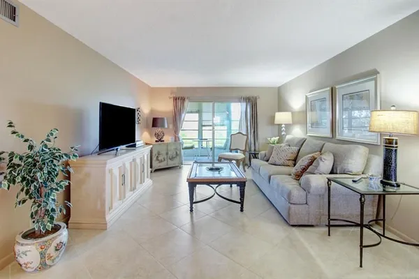 Property Slideshow image 2 of 15 | 3202 portofino pt e4, Coconut Creek, FL, 33066