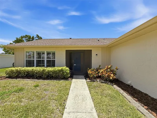 Property Slideshow image 2 of 52 | 3068 e dorchester dr, Palm Harbor, FL, 34684