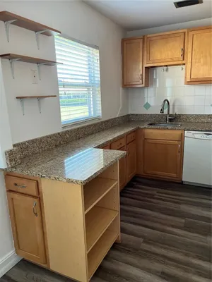 Property Slideshow image 3 of 50 | 401 dorchester pl apt 62, Sun City Center, FL, 33573