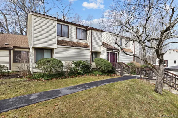 Property Slideshow image 2 of 42 | 59 kirby close d, Yorktown, NY, 10598