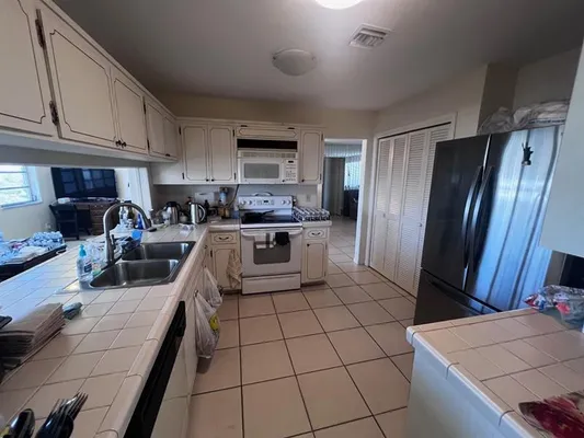 Property Slideshow image 3 of 19 | 329 se 3rd st 502t, Hallandale Beach, FL, 33009