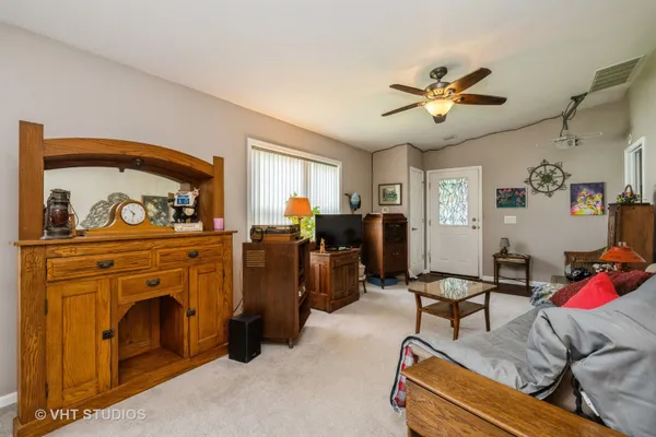 Property Slideshow image 3 of 13 | 1016 castleton ct, Grayslake, IL, 60030