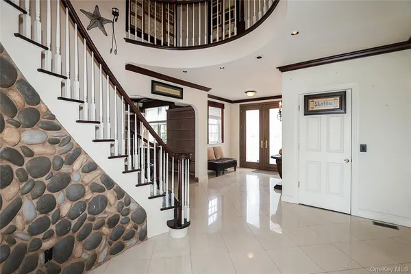 Property Slideshow image 3 of 45 | 259 altessa blvd, Huntington, NY, 11747