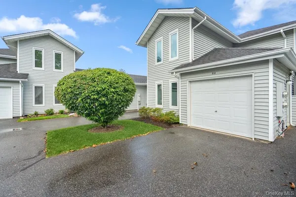 Property Slideshow image 2 of 35 | 914 fenway rd, Saint James, NY, 11780