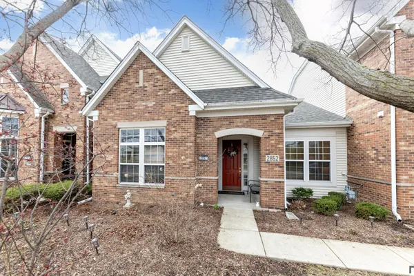 Property Slideshow image 3 of 31 | 2852 normandy cir, Naperville, IL, 60564