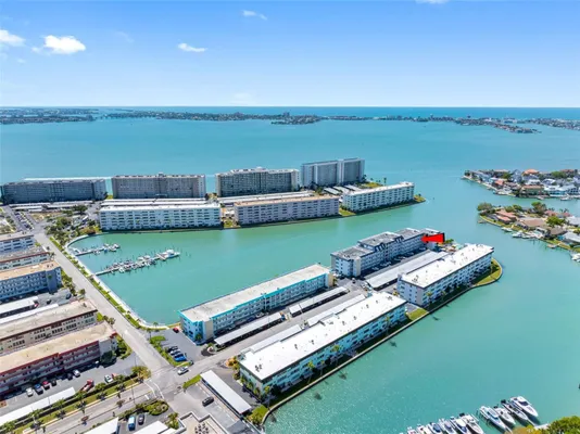 Property Slideshow image 2 of 72 | 5960 30th ave 312, Gulfport, FL, 33707