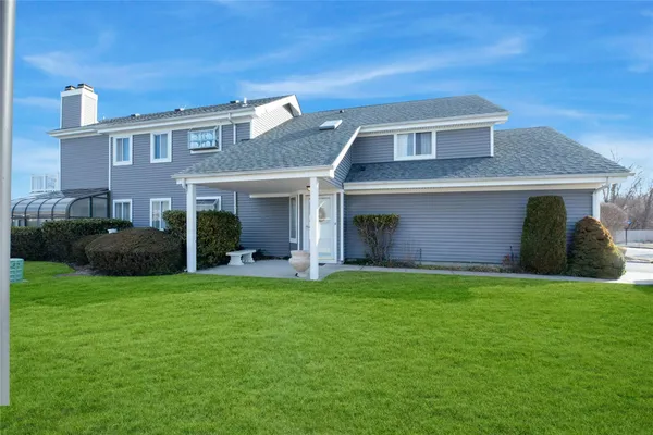 Property Slideshow image 2 of 25 | 107 e midland pond ct, Moriches, NY, 11955