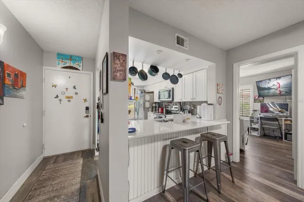 Property Slideshow image 3 of 31 | 6219 palma del mar blvd 102, St Petersburg, FL, 33715