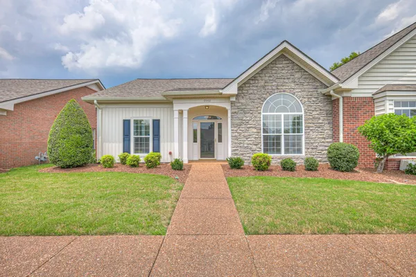 Property Slideshow image 2 of 38 | 7002 sunrise cir, Franklin, TN, 37067
