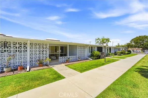 Property Slideshow image 2 of 31 | 13140 del monte dr 52j/m16, Seal Beach, CA, 90740