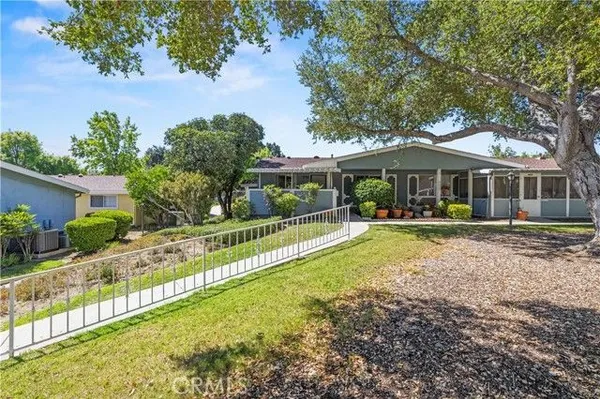 Property Slideshow image 2 of 55 | 19231 avenue of the oaks a, Newhall, CA, 91321