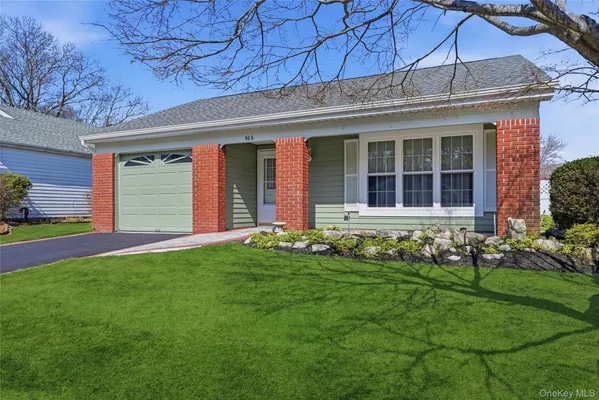 Property Slideshow image 2 of 32 | 506 lancaster ct, Brookhaven, NY, 11961