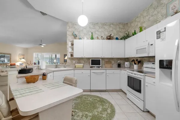 Property Slideshow image 3 of 38 | 2429 new haven cir # 64, Sun City Center, FL, 33573