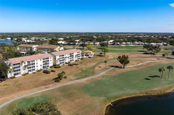 Property Slideshow image 3 of 54 | 918 wexford blvd 918, Venice, FL, 34293