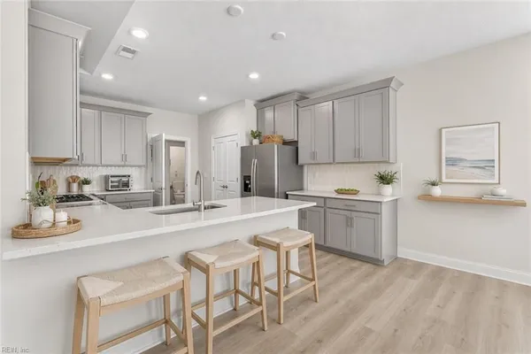 Property Slideshow image 2 of 40 | 2136 edwin dr, Chesapeake, VA, 23322