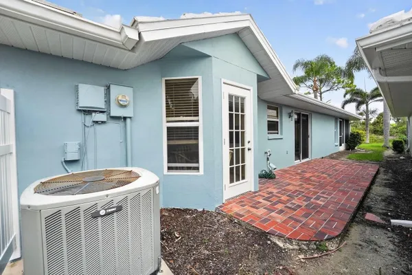 Property Slideshow image 3 of 43 | 746 harrington lake dr 117, Venice, FL, 34293