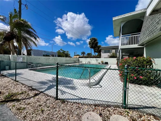 Property Slideshow image 2 of 22 | 3463 bee ridge rd 318, Sarasota, FL, 34239
