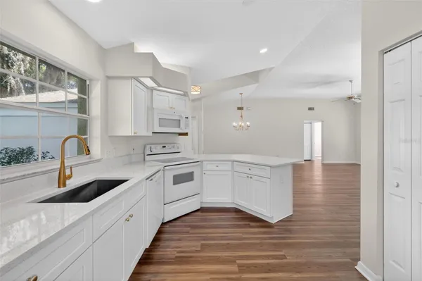 Property Slideshow image 3 of 22 | 316 baytree blvd, Tavares, FL, 32778