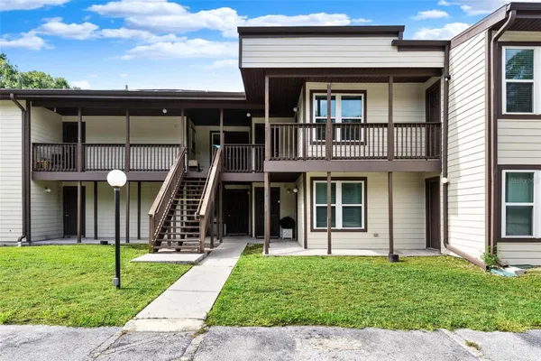 Property Slideshow image 2 of 43 | 23202 sandalwood dr 202, Wildwood, FL, 34785