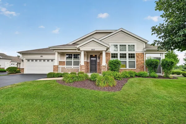 Property Slideshow image 2 of 37 | 2603 avondale cir, Naperville, IL, 60564
