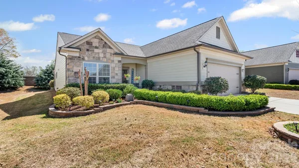 Property Slideshow image 2 of 42 | 952 kirby dr, Fort Mill, SC, 29715