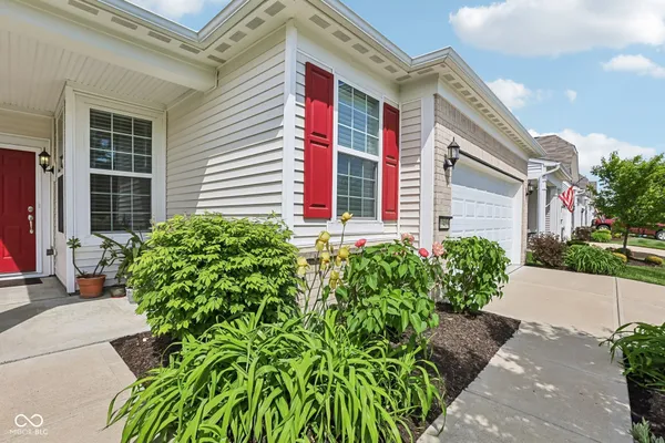 Property Slideshow image 3 of 49 | 13456 ravenswood trl, Fishers, IN, 46037