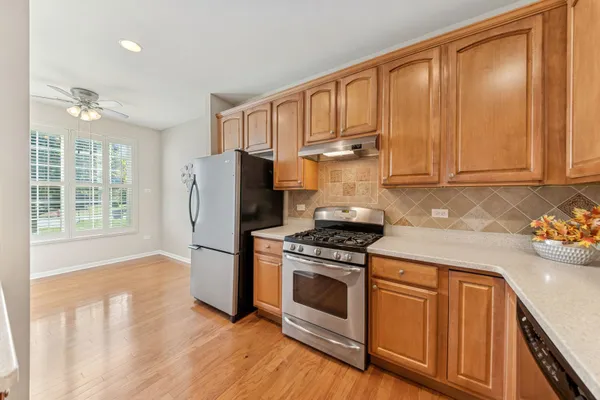 Property Slideshow image 3 of 19 | 2864 edgewater dr, Elgin, IL, 60124