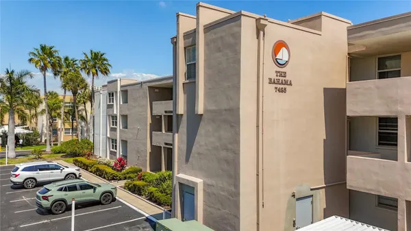 Property Slideshow image 2 of 39 | 7425 bay island dr 105, South Pasadena, FL, 33707