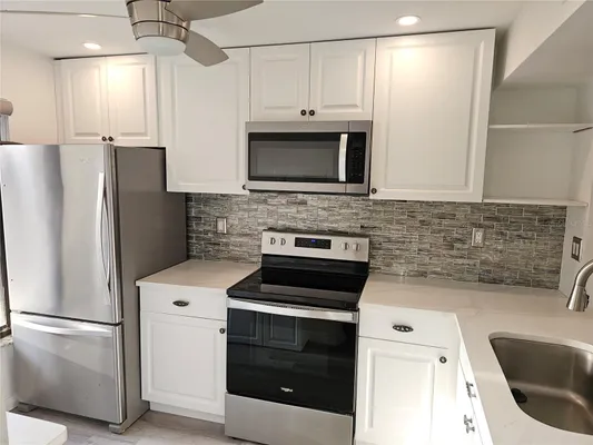 Property Slideshow image 2 of 28 | 6343 palma del mar blvd 126, St Petersburg, FL, 33715