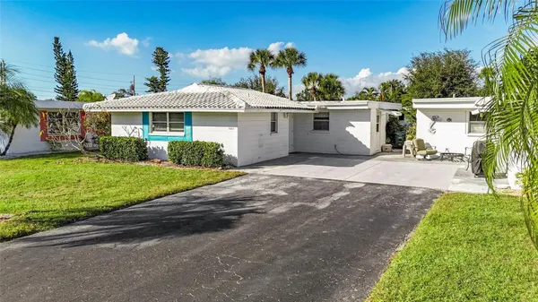 Property Slideshow image 2 of 23 | 1523 lakeside dr 15, Venice, FL, 34293