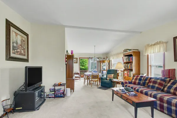 Property Slideshow image 3 of 18 | 2529 lippizan ln, Grayslake, IL, 60030