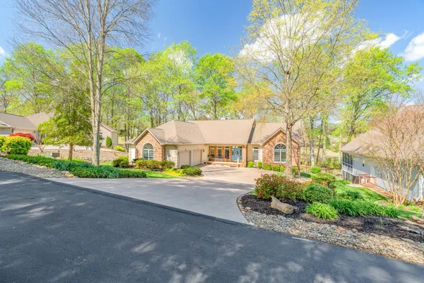 Property Slideshow image 3 of 71 | 124 geya cir, Loudon, TN, 37774