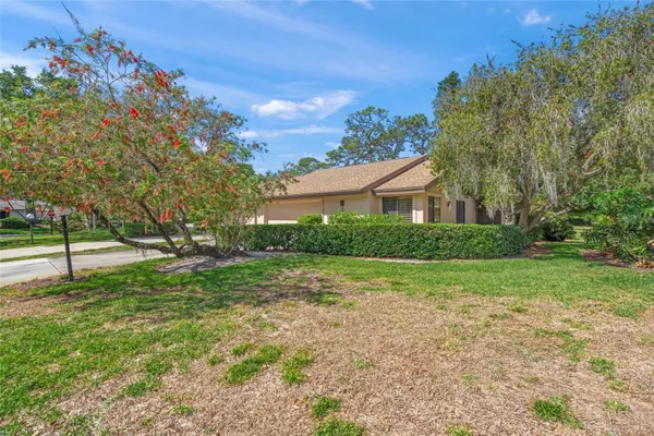Property Slideshow image 2 of 41 | 4688 oak hollow dr 25, Sarasota, FL, 34241