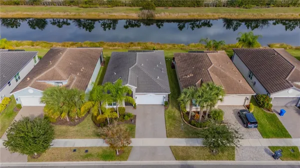 Property Slideshow image 2 of 43 | 15433 santa pola dr, Wimauma, FL, 33598