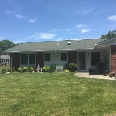 Property Slideshow image 3 of 25 | 207 woodbridge dr b, Brookhaven, NY, 11961