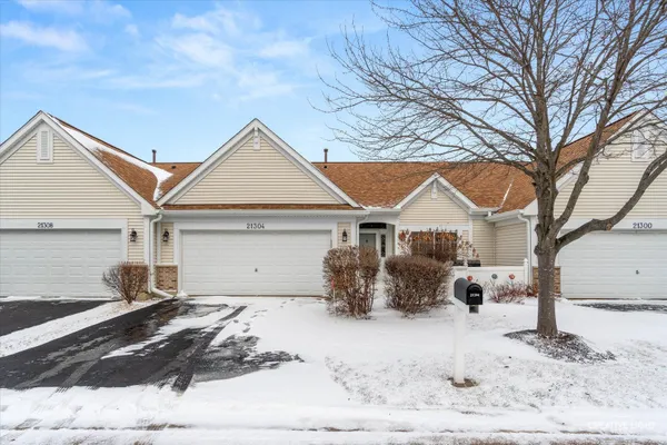 Property Slideshow image 2 of 22 | 21304 w douglas ln, Plainfield, IL, 60544