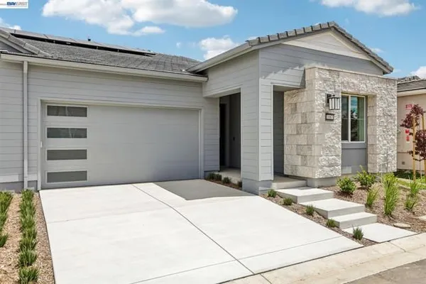 Property Slideshow image 2 of 23 | 1087 riverbend dr, Brentwood (Cc), CA, 94513
