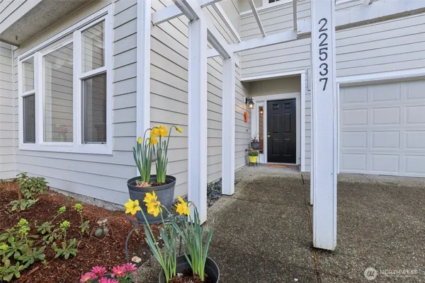 Property Slideshow image 2 of 33 | 22537 se 38th ter 1426, Issaquah, WA, 98029